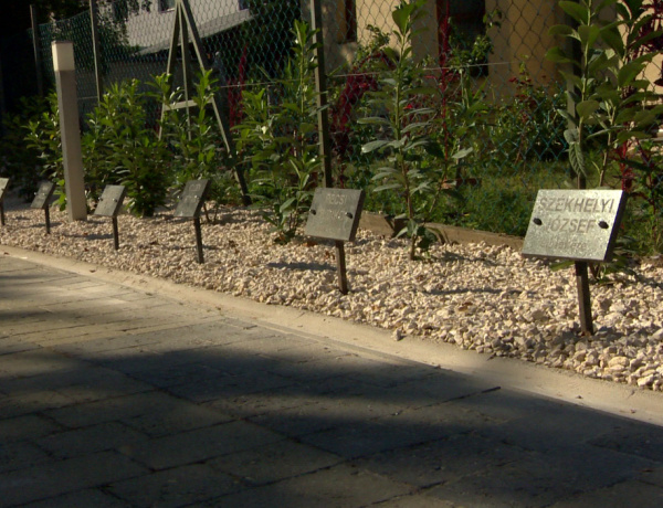 Emléktáblák – Új helyre költöztek a VIDOR Liget emléktáblái