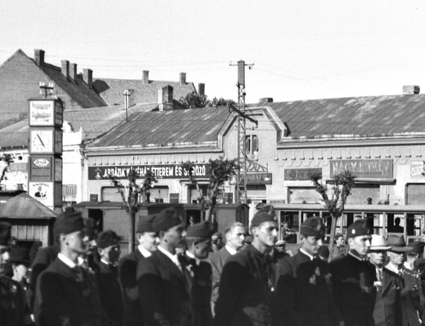 Amiről az utcák mesélnek... - Séták a Hősök terén 12.