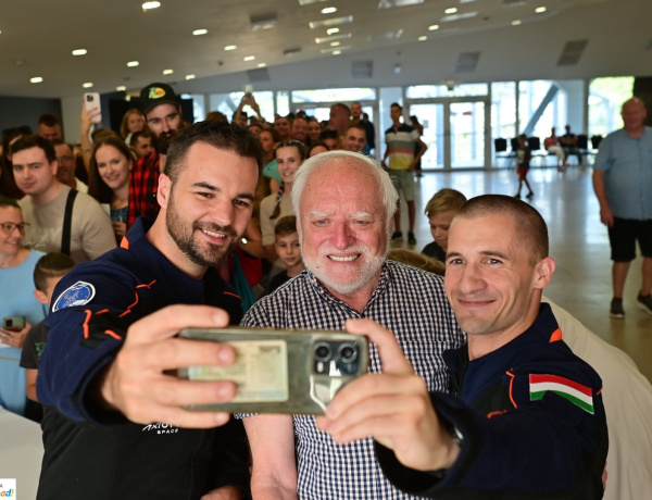 Aki megsimogatta a csillagokat – Kapu Tibor Nyíregyházán számolt be űrbéli élményeiről