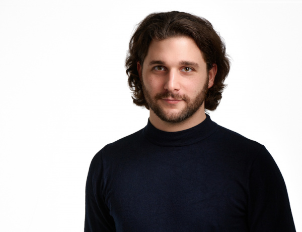 Ő Maugli A dzsungel könyvében, tavasszal Rómeóként is láthatjuk