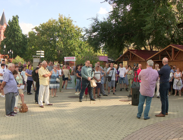 „Igazságot a devizahiteleseknek” – Lakossági fórumot tartott a Jobbik