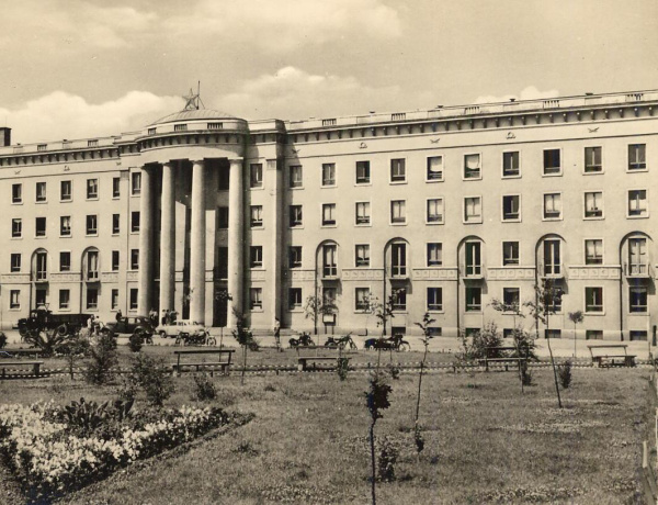 Amiről az utcák mesélnek... - Séták a Hősök terén 14.