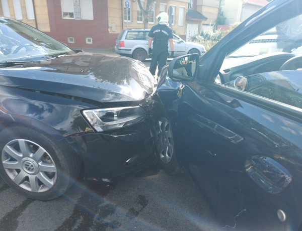 Hatalmas erővel ütköztek össze                         