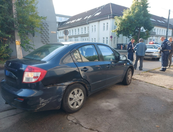 A STOP táblát figyelmen kívül hagyta              