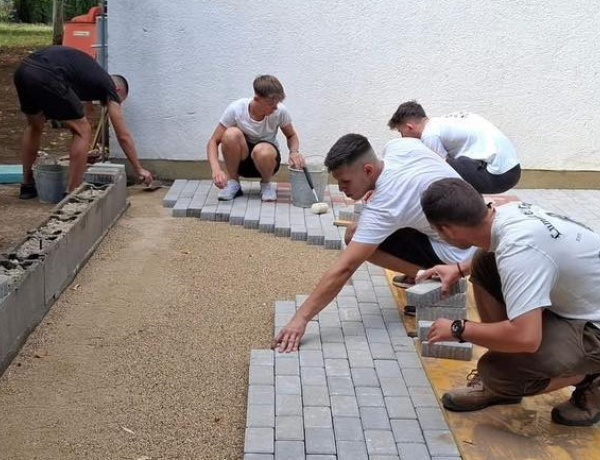 Ez a térkövezés magáért beszél - le a kalappal Vásárhelyi tanulói  előtt!