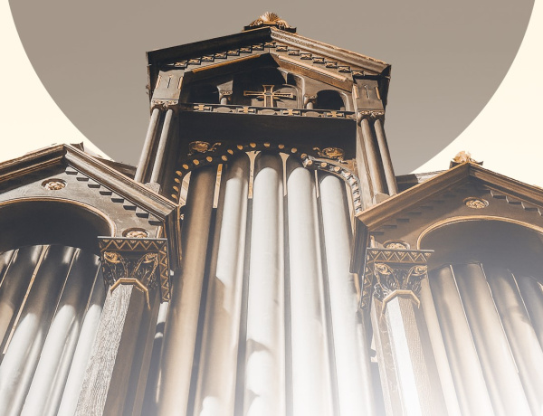 Tér-Zenére készülnek a Magyarok Nagyasszonya-társszékesegyház előtti 