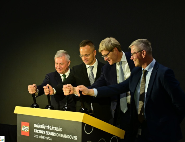 LEGO-gyár-átadás – 300 új munkahely a térség legnagyobb foglalkoztatójánál