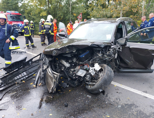 "Atyaég!" – Csoda, hogy élve szedték ki őket a kocsikból!