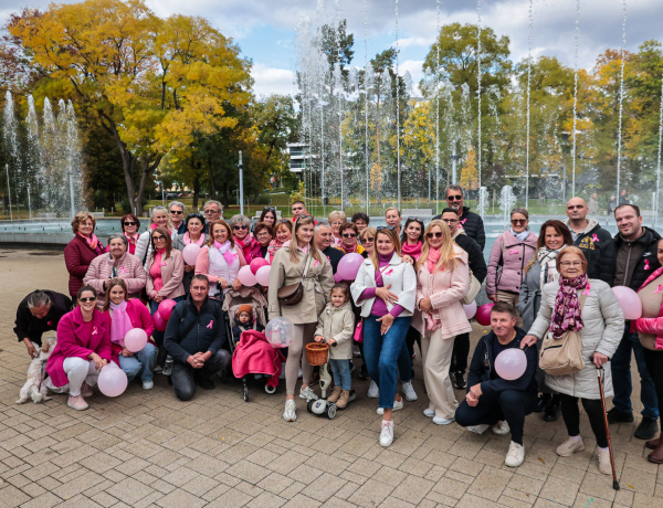 Séta a mellrák ellen - a szűrővizsgálatokra hívták fel a figyelmet Nyíregyházán