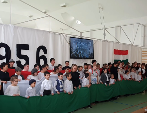  Méltó megemlékezés az 1956-os forradalomról a Bárczi Gusztáv Iskolában