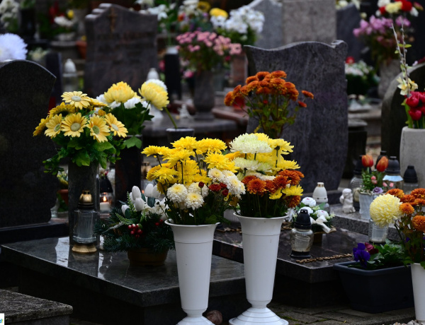 Hétvégi tudnivalók - így alakul a nyíregyházi Északi temető rendje mindenszentekkor