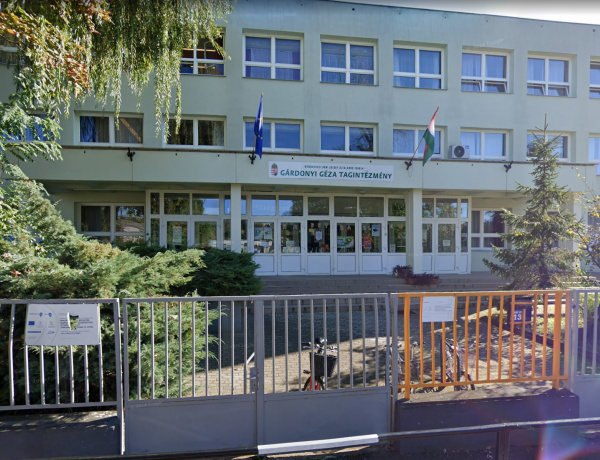 Őszi kalandok QR-kódokkal és mosollyal – interaktív iskolafelfedezés a Gárdonyiban