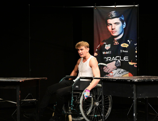 Újra közönségtalálkozóra várják a színházkedvelőket a Z naplója, avagy az Agytakarítás című előadás után!