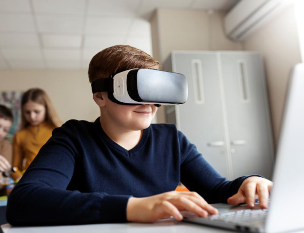 Virtuális valóság az oktatásban – interaktív bemutató a Nyíregyházi Egyetem Nyílt Napján