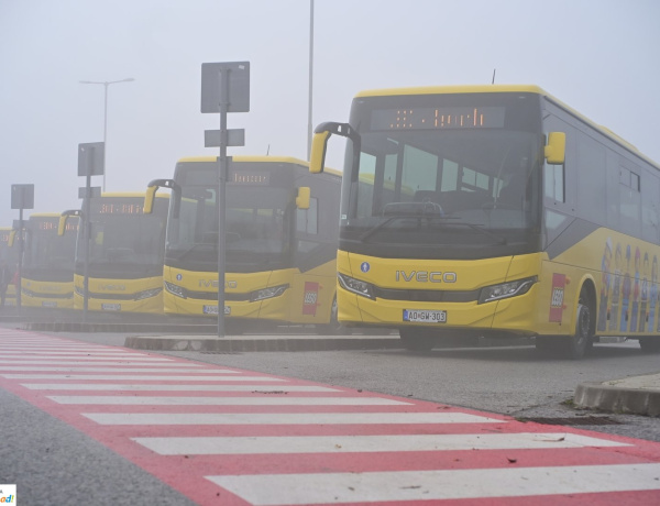 Flottacsere – Tizennégy új busz szállítja a LEGO dolgozóit