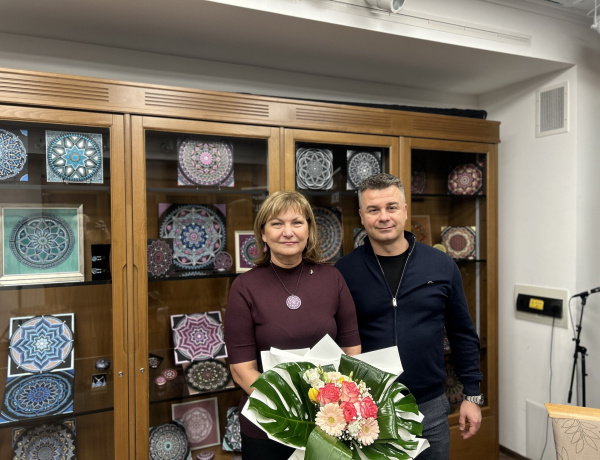 A Bencs Villában nyílt meg Petris Erika mandalakészítő Harmónia című kiállítása