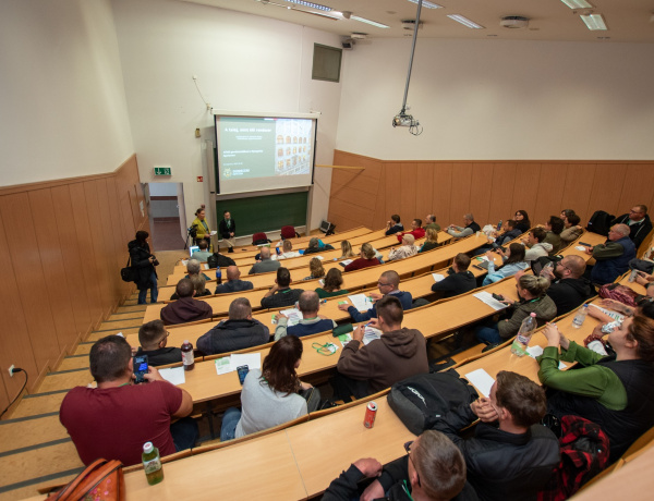 Jubileumi Tudományünnep a Nyíregyházi Egyetemen - dr. Vágvölgyi Sándor előtt tisztelegnek