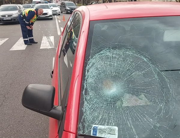 Gyalogost gázoltak el a Garibaldi utcán - kórházba került a hölgy