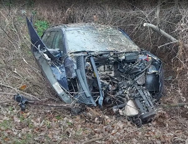 Súlyos baleset a 4-es főúton – kórházba került egy sofőr