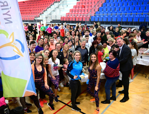 Edzés, szülinap, torta - ünnepelt a Mozdulj Nyíregyháza