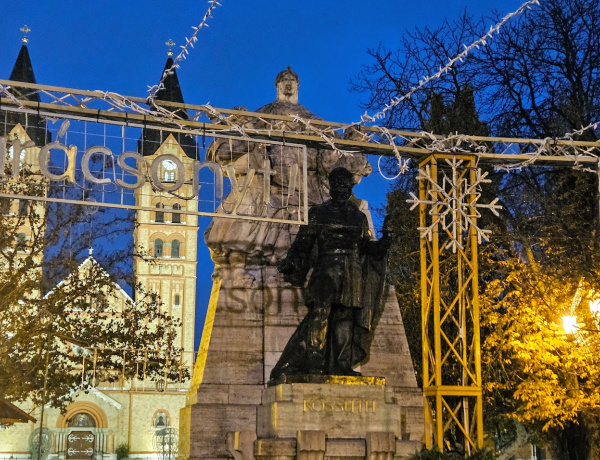 Ma öltözik ünnepi fénybe Nyíregyháza – indul az adventi varázslat!
