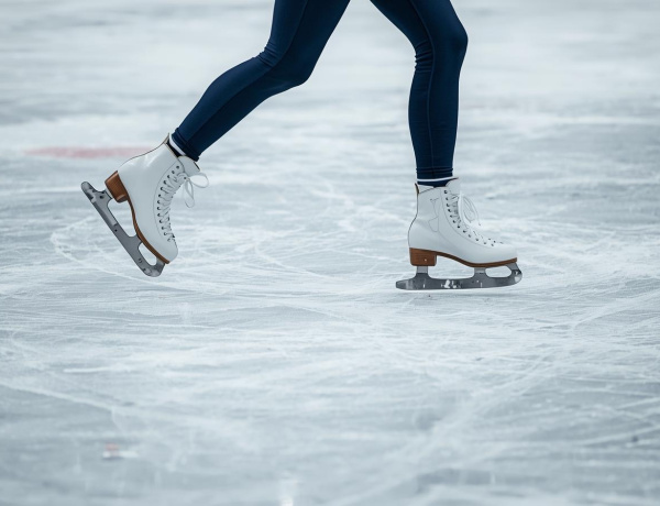 Hízlalják a jeget - december 5-én nyit a jégpálya az Aréna parkolójában