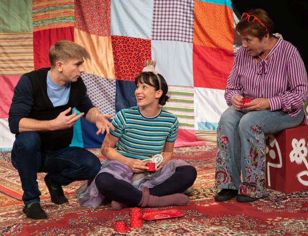 A hercegnő és a boldogság című előadás után a Télapó is ellátogat a Bárány Frigyes Stúdióba