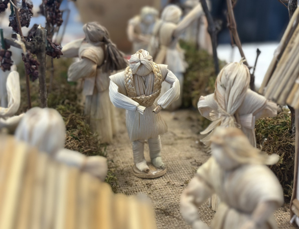 Kiállítás – Csuhé hagyomány egyedi alkotásokon keresztül