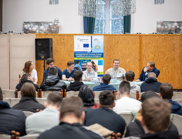 Nyüzsgő szakmai nap az Inczédyben – sport és informatika a középpontban