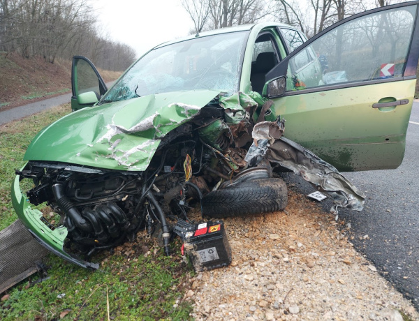 Halálos frontális ütközés a 4-es főúton - a vétlen sofőr hunyt el