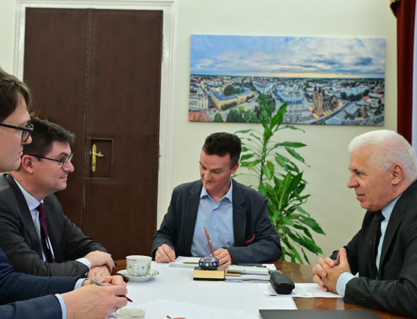 Belga nagykövet a városházán - vonzó lehet Nyíregyháza