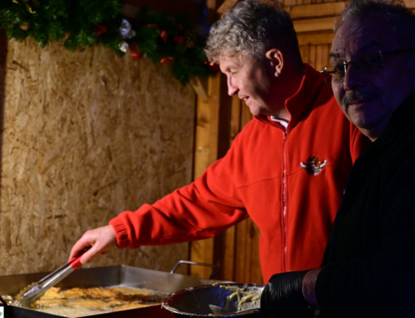 Kóstoló:  csütörtökönként lapcsánka várja a forgatagban!