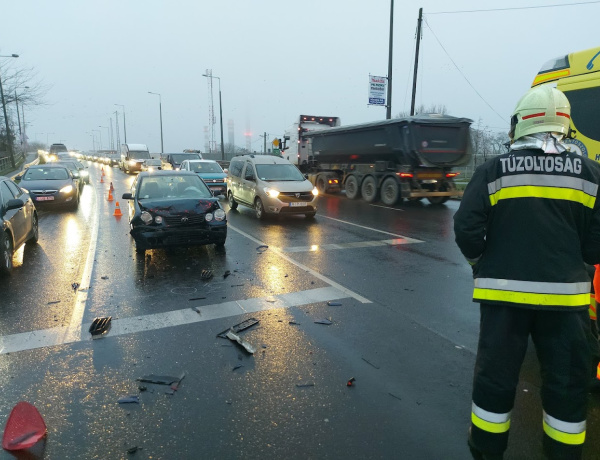 Hatalmas csattanással ütköztek - szerencsére senki sem sérült meg