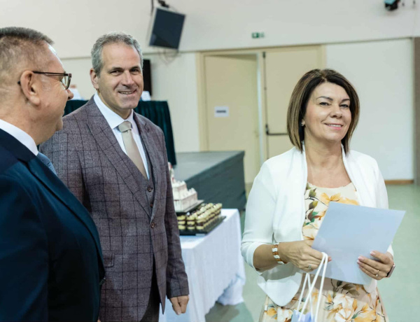Rangos szakmai elismerést kapott Illés Ilona, a Zay Anna Technikum és Kollégium szakmai igazgató-helyettese