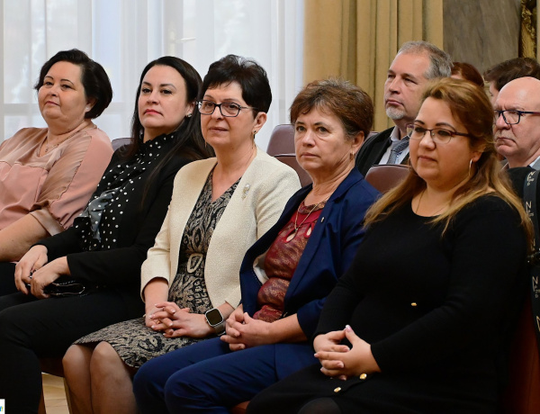 Érdemi Elismeréseket adtak át a Roma Nemzetiségi Önkormányzat rendezvényén