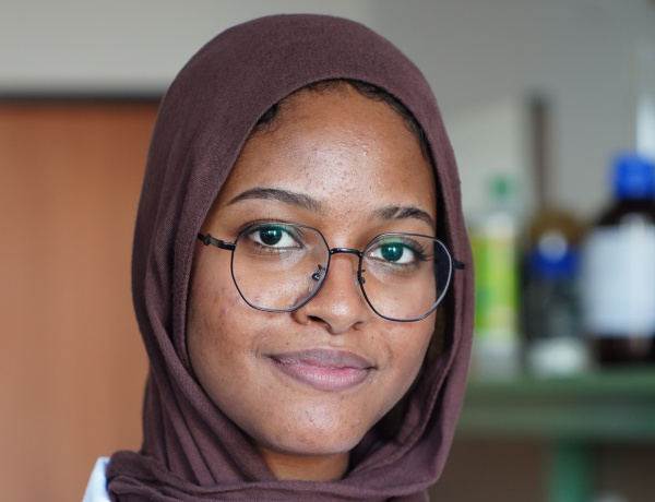 Fél évet tervezett, majd teljes képzésre váltott biológiából a Nyíregyházi Egyetemen a szudáni hallgató