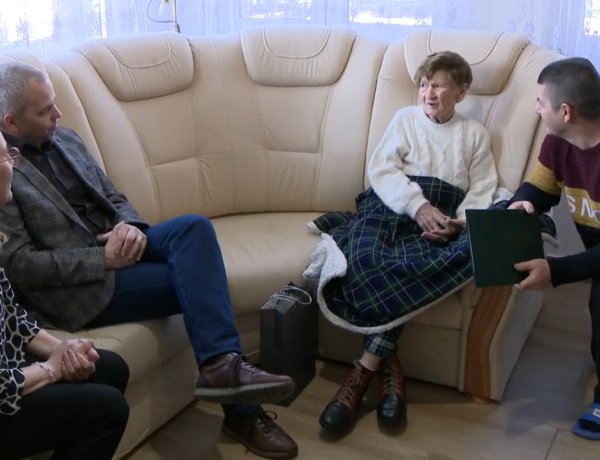 Otthonában köszöntötték 90. születésnapján Kéri Józsefnét