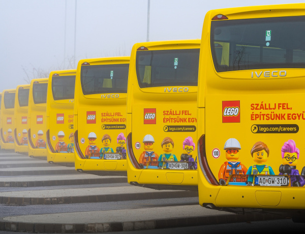 Sárga járatok a LEGO utcába – megújult a dolgozói buszszállítás Nyíregyházán