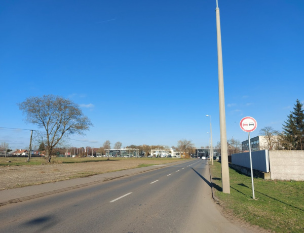 Előzési tilalom van érvényben a Tüzér utca egyes szakaszán