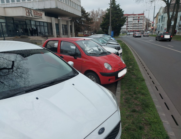 Még mindig ingyen parkolhatnak az autósok Nyíregyházán