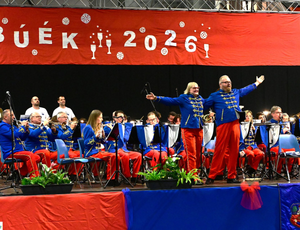 Zenével és vastapssal indult az új esztendő Nyíregyházán