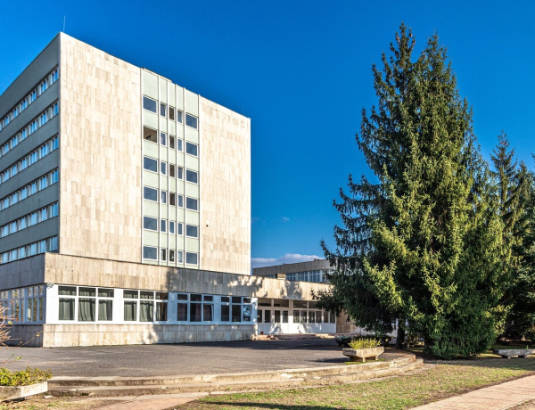 Így újul meg a nyíregyházi Bánki Donát Technikum – látványos felújítás zajlik