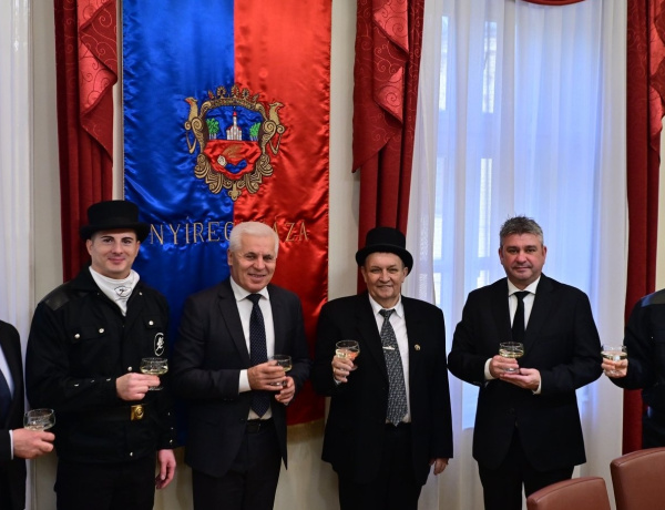 Újabb év vette kezdetét – Idén is jókívánságokat és szerencsét hoztak a kéményseprők