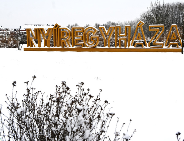 Havas tájra ébredtek a nyíregyháziak - Nem okozott fennakadást a téli időjárás