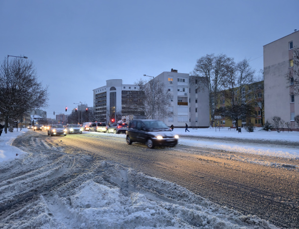 Újabb havazás volt Nyíregyházán – A takarítás folyamatos, a lakosság türelmét kérik