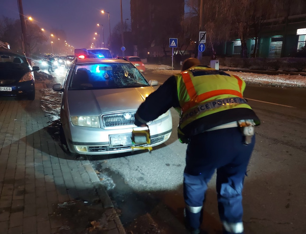 Kerékpáros és személyautó ütközött a Kossuth utcán