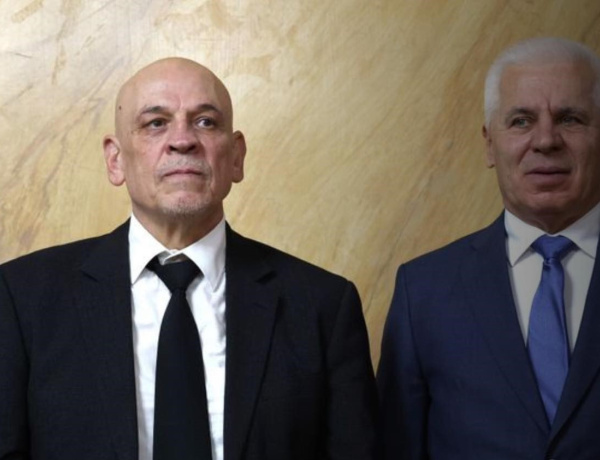 Bencs László Emléklappal ismerték el Gráfel András mentőtiszt több évtizedes szolgálatát