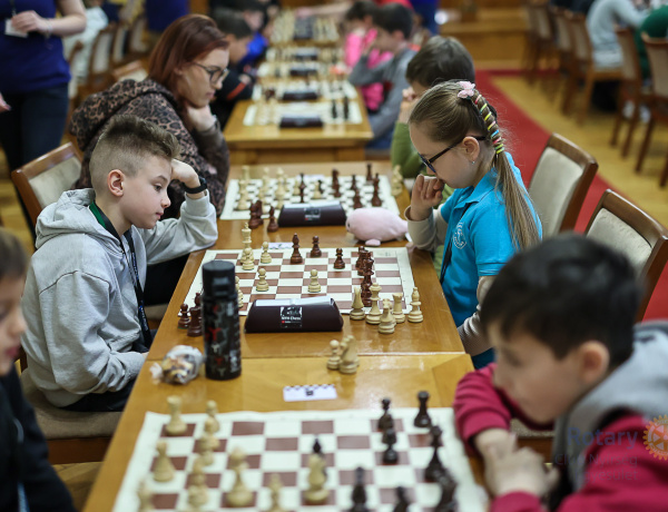 En passant - Sikeresen zárult a II. Jótékonysági Sakkverseny Nyíregyházán