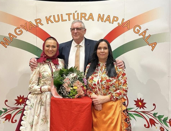 Andóné Kujbus Nóra a „Magyar Kultúra Lovagja” – évtizedek munkája a magyar és cigány tánchagyományokért