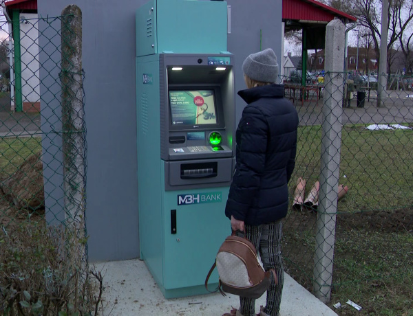 Megduplázódott a készpénzfelvétel kerete – Már havi 300 ezer forintot vehetünk fel díjmentesen